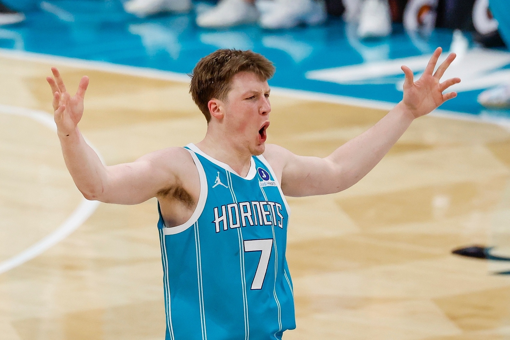 豪取六连胜！解说：黄蜂有些势不可挡 克尼佩尔彻底改变球队气质